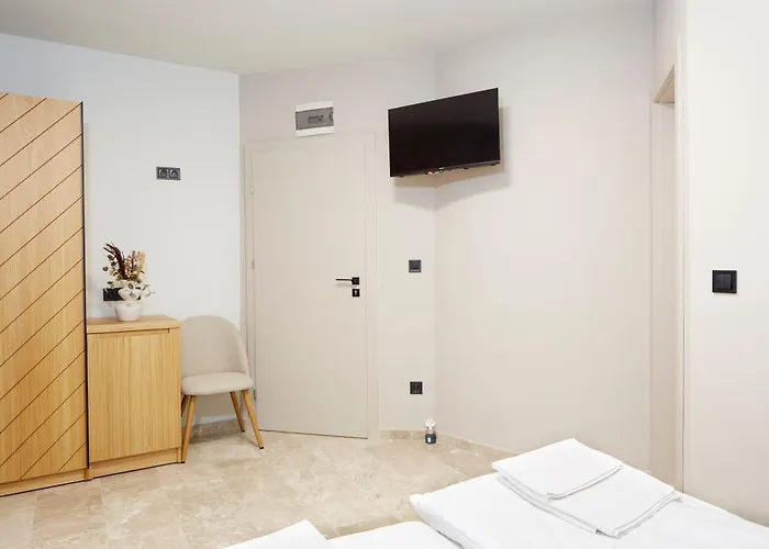 семеен ноа Hotel